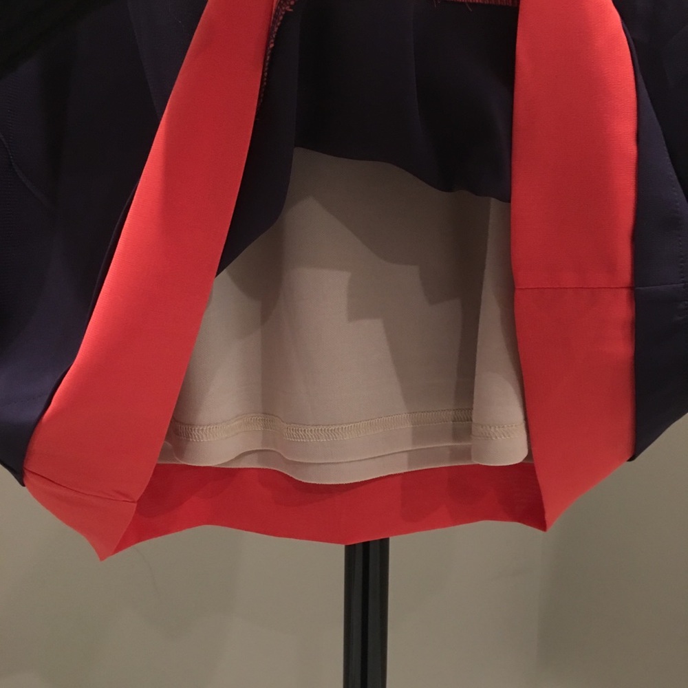 Flowy Color-block Dress - Picture 4 of 8